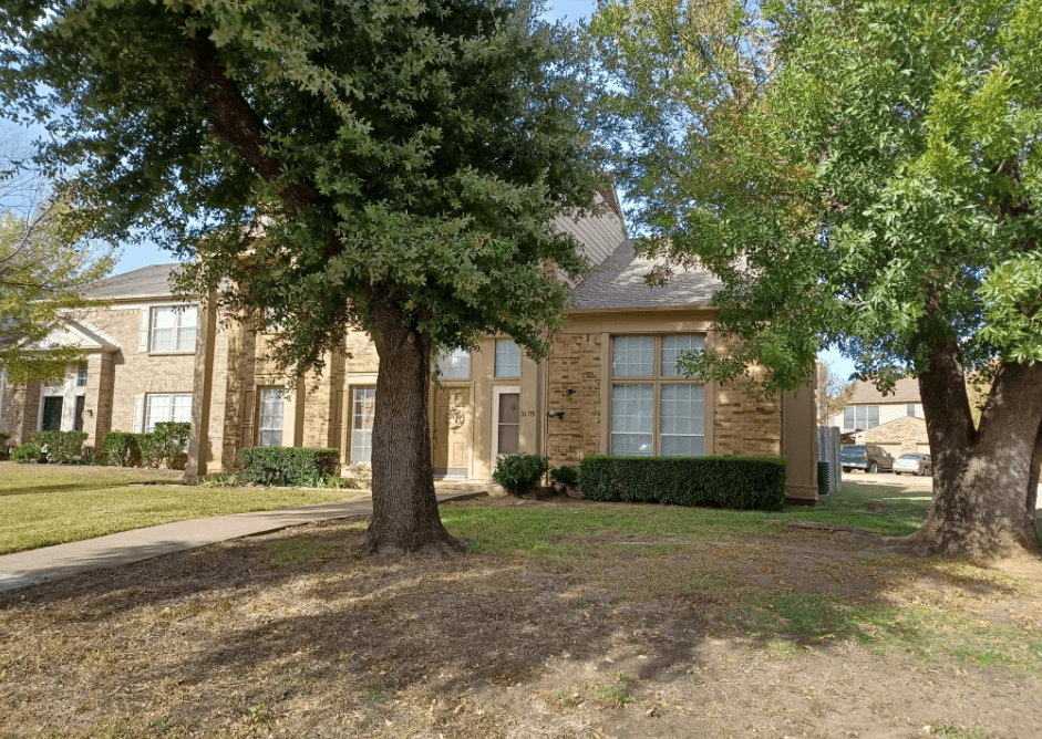 1609 Creek Bank Ln Arlington, TX 76014