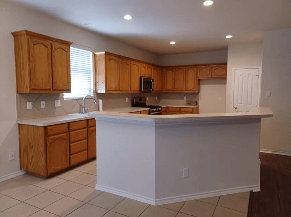 705 Crownpoint Ln Arlington, TX 76002