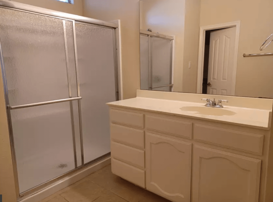 705 Crownpoint Ln Arlington, TX 76002