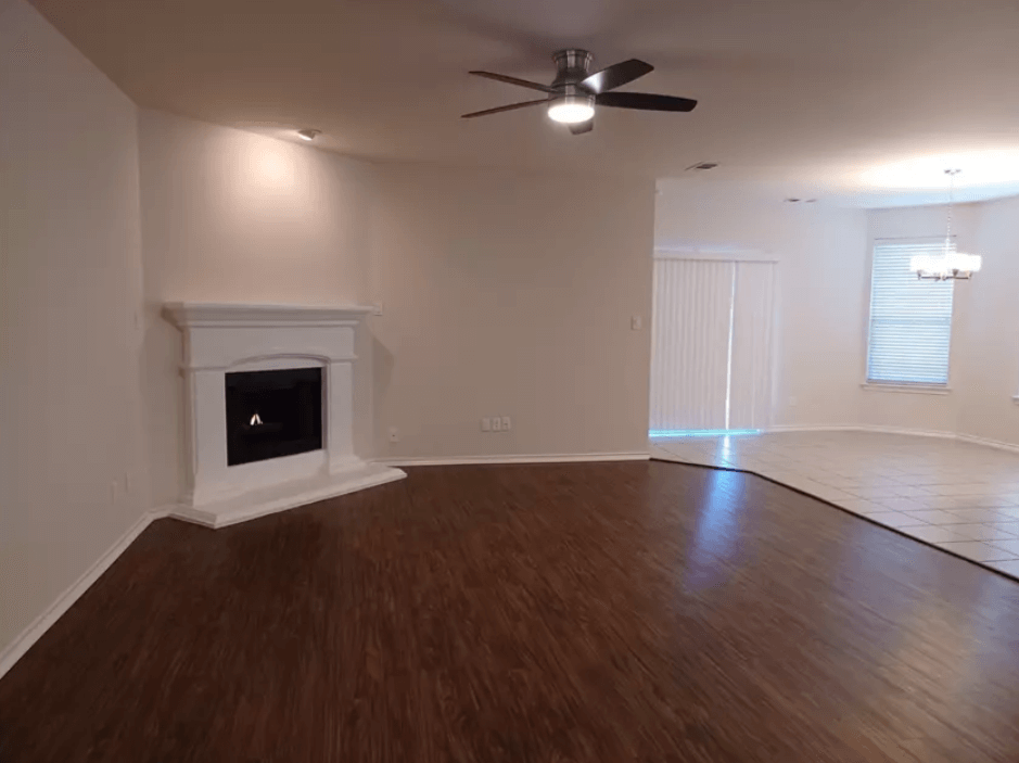 705 Crownpoint Ln Arlington, TX 76002