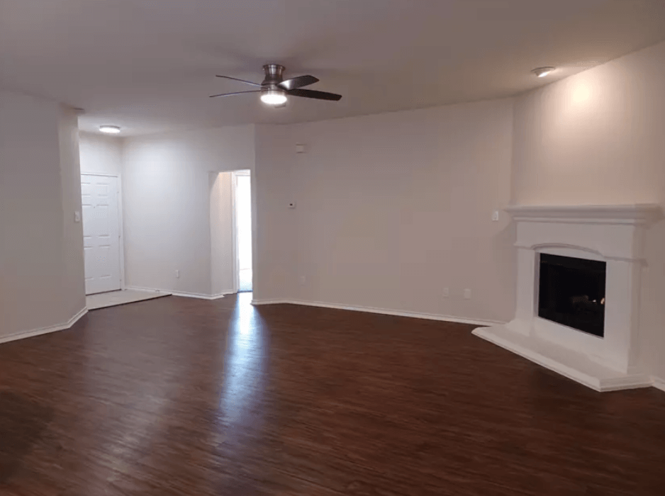 705 Crownpoint Ln Arlington, TX 76002
