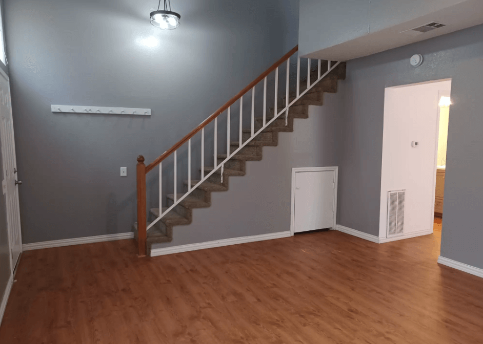 1609 Creek Bank Ln Arlington, TX 76014