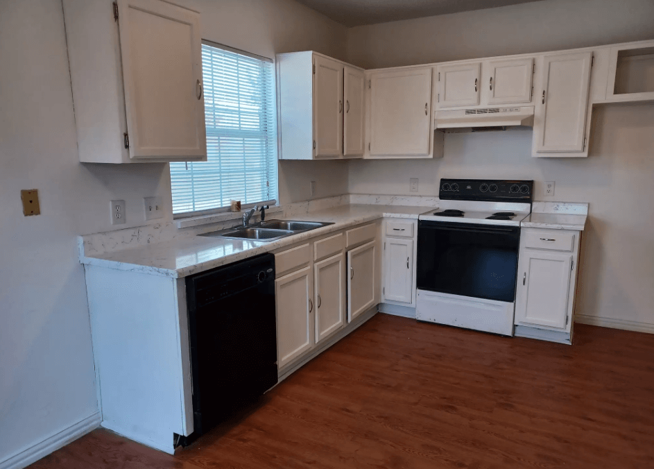 1609 Creek Bank Ln Arlington, TX 76014