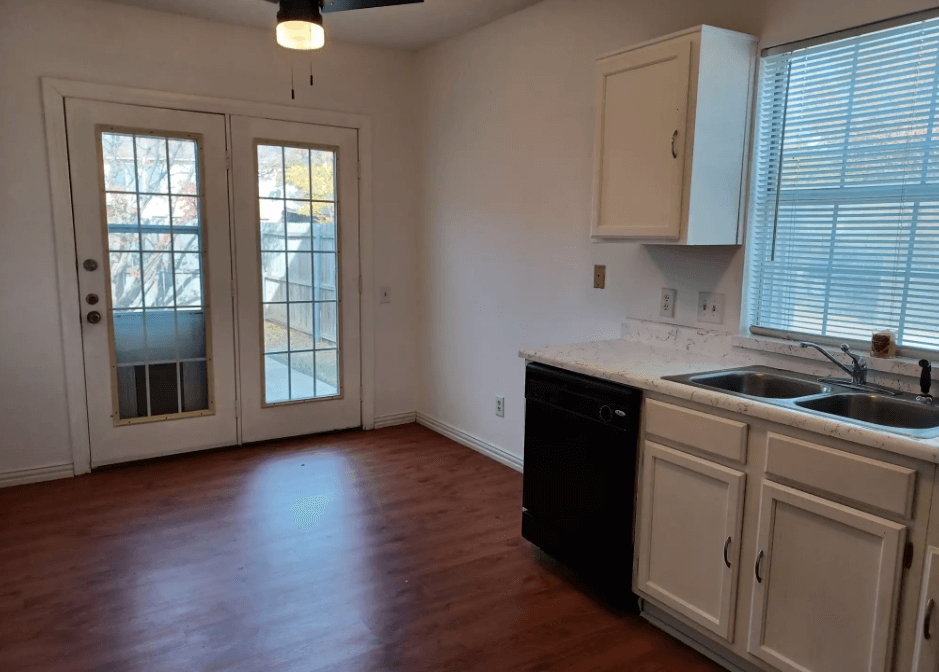 1609 Creek Bank Ln Arlington, TX 76014