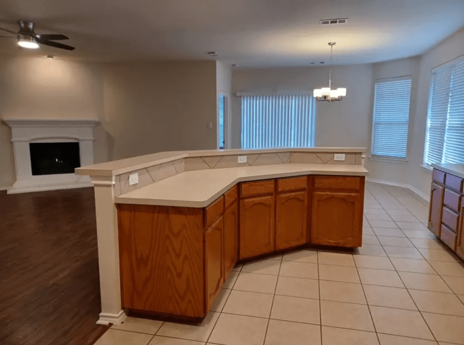 705 Crownpoint Ln Arlington, TX 76002