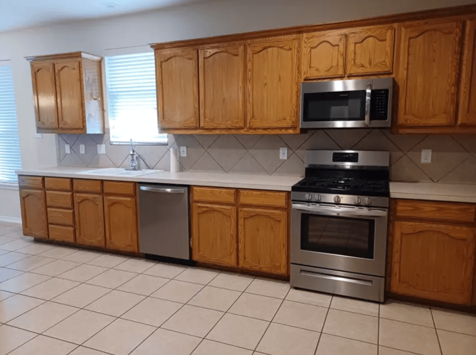705 Crownpoint Ln Arlington, TX 76002